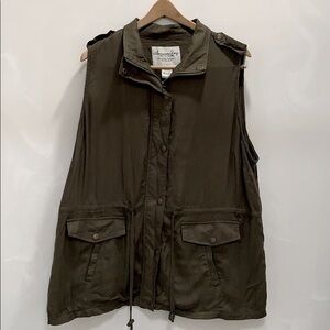 American Rag Green Military Style Vest